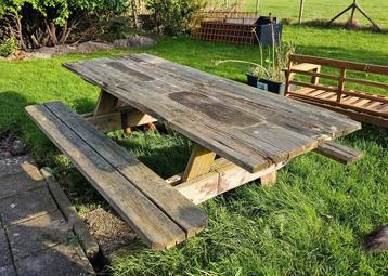 Picknicktafel gratis beschikbaar voor biedingen