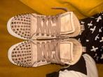 Christian Louboutin Maat 39 suede spikes NIEUW PRIJS 895€, Ophalen, Christian Louboutin, Overige kleuren, Sneakers of Gympen