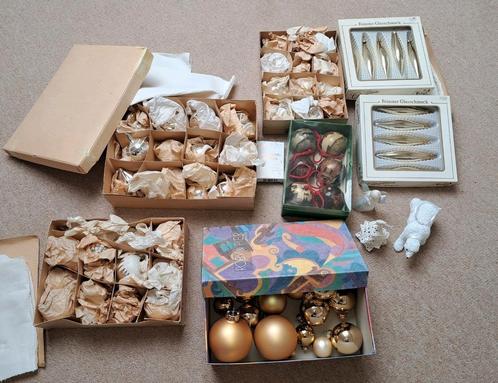 Volle doos met diverse kerstballen en ornamenten, Diversen, Kerst, Gebruikt, Ophalen