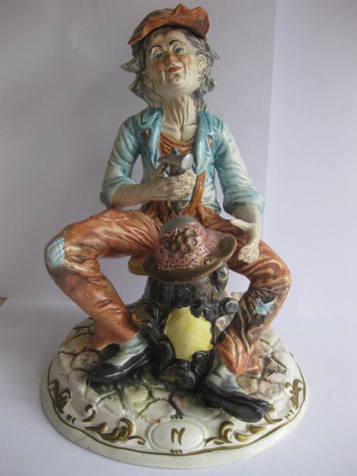 Capodimonte Porseleinen Beeld Hoedenmaker Vintage, Antiek en Kunst, Antiek | Porselein, Ophalen of Verzenden
