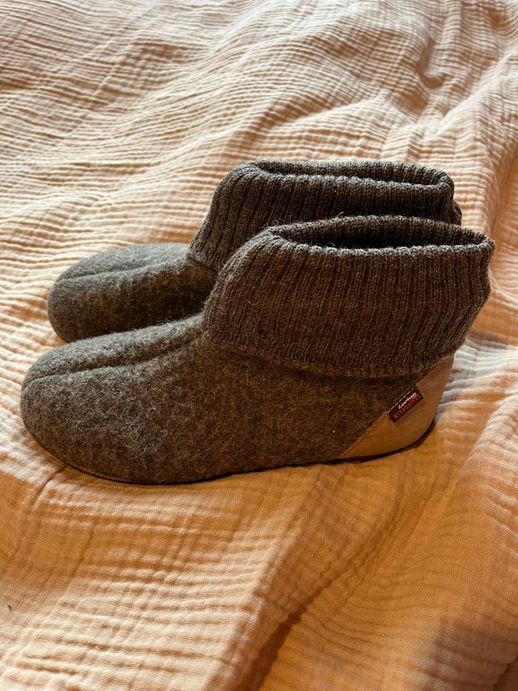 Living Kitzbühel sloffen pantoffels 34/ 35 wol grijs leer, Kinderen en Baby's, Kinderkleding | Schoenen en Sokken, Gebruikt, Overige typen