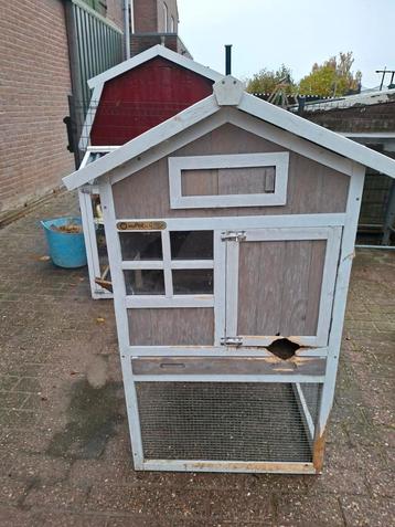 Konijnenhok en ren beschikbaar voor biedingen