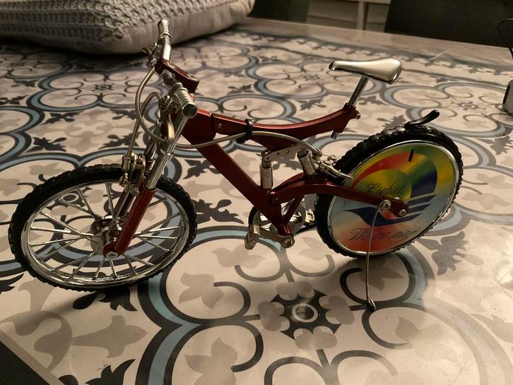 Miniatuur Fiets - met aansteker in achterwiel, Hobby en Vrije tijd, Modelbouw | Auto's en Voertuigen, Zo goed als nieuw, Overige typen