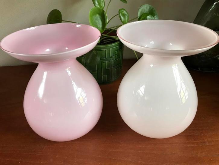 Design vaas Ikea by Barbro Wesslander & Pia Amsell roze 2x!, Huis en Inrichting, Woonaccessoires | Kandelaars en Kaarsen, Zo goed als nieuw