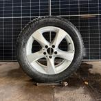 Mercedes vito 225/55 R17 nokian winterbanden met SPIKES, Auto-onderdelen, Banden en Velgen, Ophalen, 17 inch, Winterbanden, Band(en)