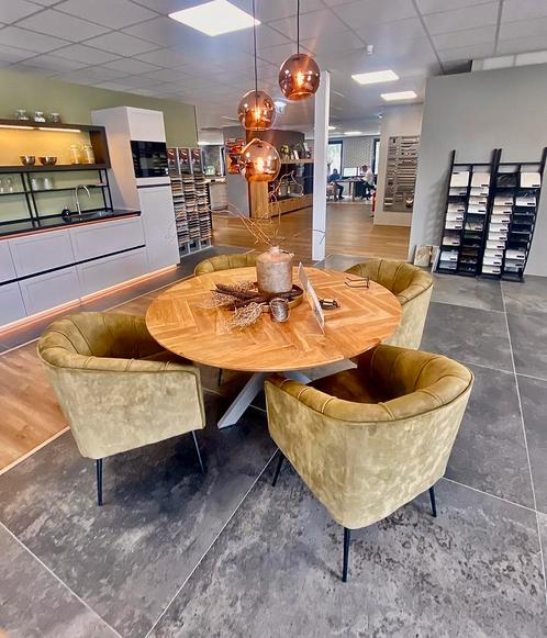 Ronde houten eettafel met 4 eetfauteuils, Huis en Inrichting, Tafels | Eettafels, Nieuw, 100 tot 150 cm, 100 tot 150 cm, Vijf personen of meer
