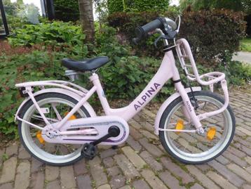 lichtroze 16 inch Alpina Clubb met een rekje voorop beschikbaar voor biedingen