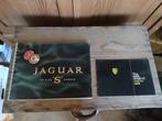 2x Oude autofolder Jaguar oa MK2 XK150 E type, Ophalen, Gelezen, Overige merken