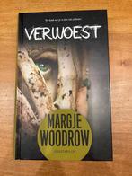 Verwoest - Margje Woodrow - Jeugdthriller, Boeken, Ophalen of Verzenden, Zo goed als nieuw, Nederland