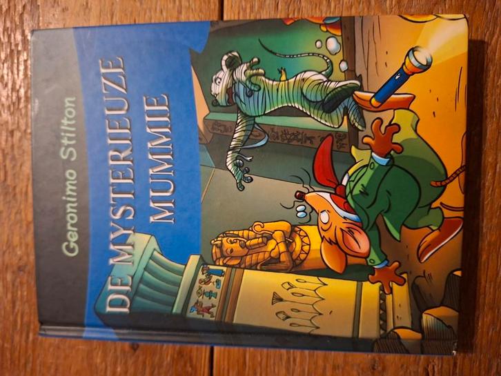Geronimo Stilton - De mysterieuze mummie, Boeken, Kinderboeken | Jeugd | onder 10 jaar, Zo goed als nieuw, Fictie algemeen, Ophalen of Verzenden