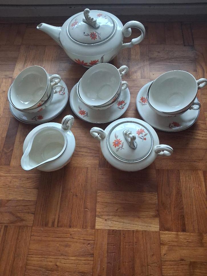 antiek curiosatheeservies 17 delig compleet bloemen 1950, Antiek en Kunst, Antiek | Servies compleet, Ophalen