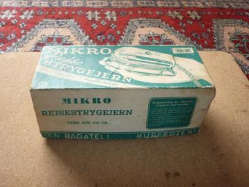 Oude Mikro reisstrijkijzer in originele doos made in Denmark beschikbaar voor biedingen
