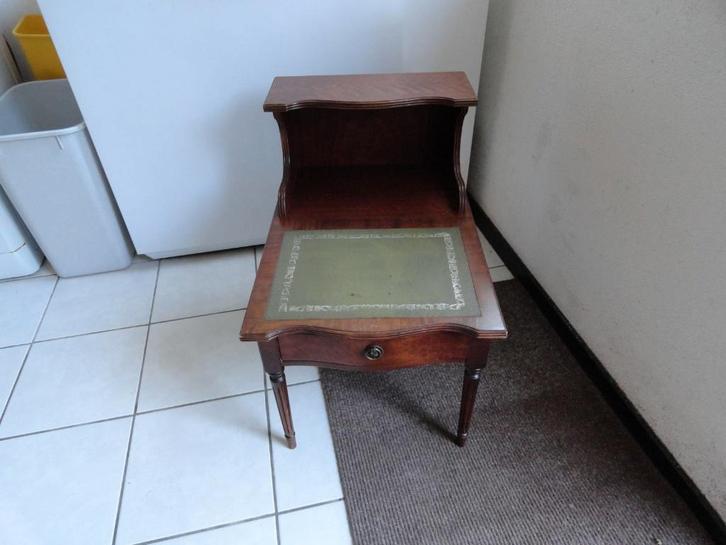 Tafeltje, antiek bijzettafeltje met laatje en ingelegd leer, Antiek en Kunst, Antiek | Meubels | Tafels, Ophalen of Verzenden