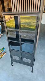 Industriële vitrinekast van metaal en glas., Huis en Inrichting, Kasten | Vitrinekasten, Ophalen, 100 tot 150 cm, 50 tot 100 cm