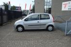 Daihatsu Cuore 1.0-12V 100th Anniversary (bj 2008), Auto's, Daihatsu, Metallic lak, Stof, Zwart, Origineel Nederlands