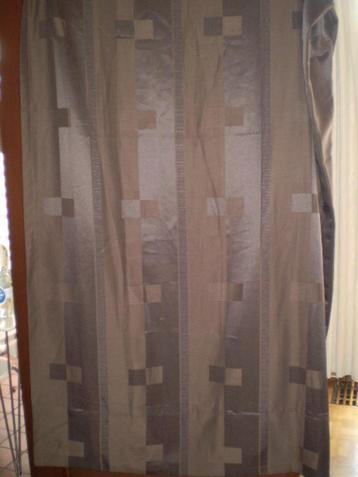 Echt donkerbruine gordijnen. Al lijkt het op de foto's niet  beschikbaar voor biedingen