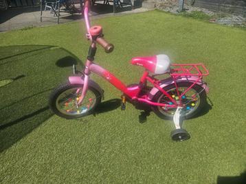 Leuk roze kinderfietsje met zijwieltjes  beschikbaar voor biedingen