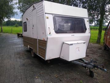 zwarte cross, slapen beschikbaar voor biedingen