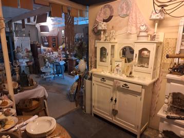 Oud & uniek by zanseré Brocante Vintage Shabby kast
 beschikbaar voor biedingen