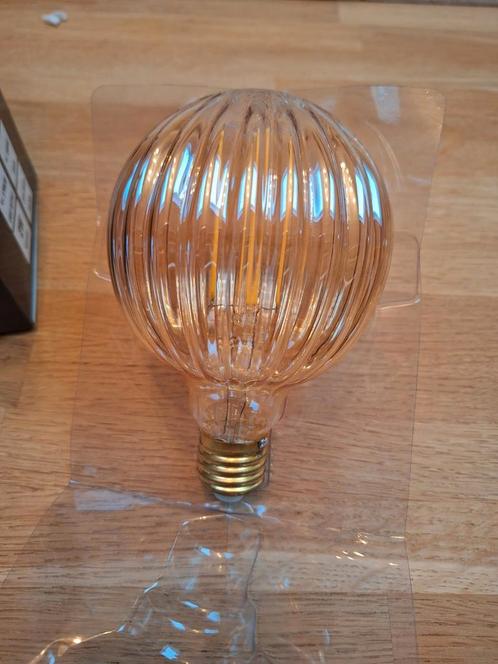 Led lamp geribbeld glas, Huis en Inrichting, Lampen | Losse lampen, Zo goed als nieuw, Led-lamp, E27 (groot), Ophalen of Verzenden