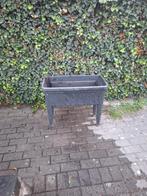 Grijze plantenbak met poten., Tuin en Terras, Ophalen, Zo goed als nieuw, Kunststof, Tuin