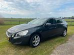Volvo V60 T3 150pk Start/stop 2012 Grijs, Auto's, Volvo, Voorwielaandrijving, 1596 cc, Stof, 74 €/maand