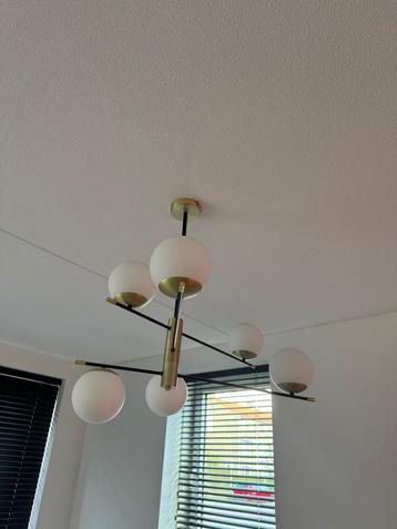 Moderne hanglamp met glazen bollen beschikbaar voor biedingen