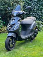 Zip 50cc E5 2000 km, Fietsen en Brommers, Scooters | Piaggio, Ophalen, Zo goed als nieuw, Benzine, Zip
