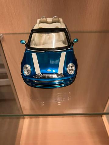 Mooie mini cabrio 1/24 beschikbaar voor biedingen