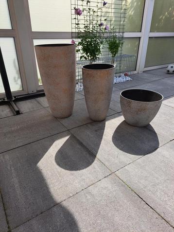 BLOEMPOTTEN voor in de tuin of..... beschikbaar voor biedingen