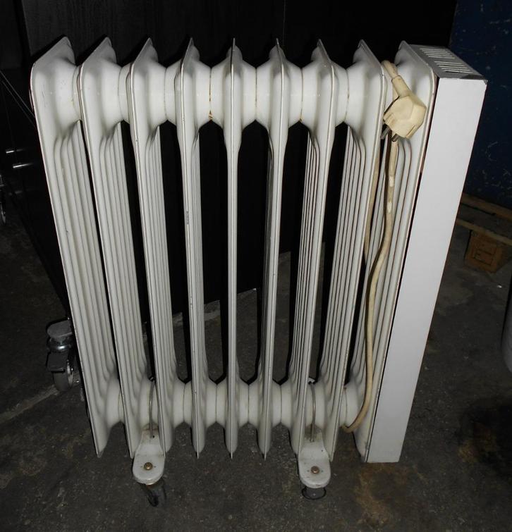 Olie gevuld radiator, 8 koloms, Blue Air, 230 Volt, Doe-het-zelf en Verbouw, Verwarming en Radiatoren, Gebruikt, Radiator, 30 tot 80 cm