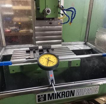 Mitutoyo wandklok beschikbaar voor biedingen