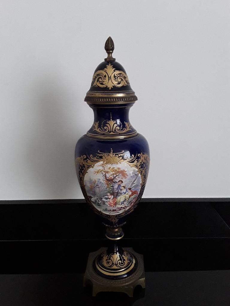 Antieke Sevres porseleinen dekselvaas met barok decor, Verzenden