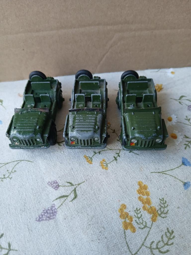 3x Austin Champ.  Dinky toys, opknappers, Ophalen of Verzenden, Auto, Dinky Toys