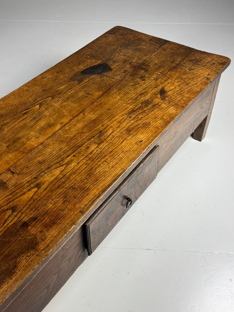 Spaanse salontafel 18e eeuw, Ophalen