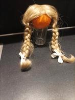 Mooi poppenpruikje met vlechten, Ophalen of Verzenden, Zo goed als nieuw, Overige typen