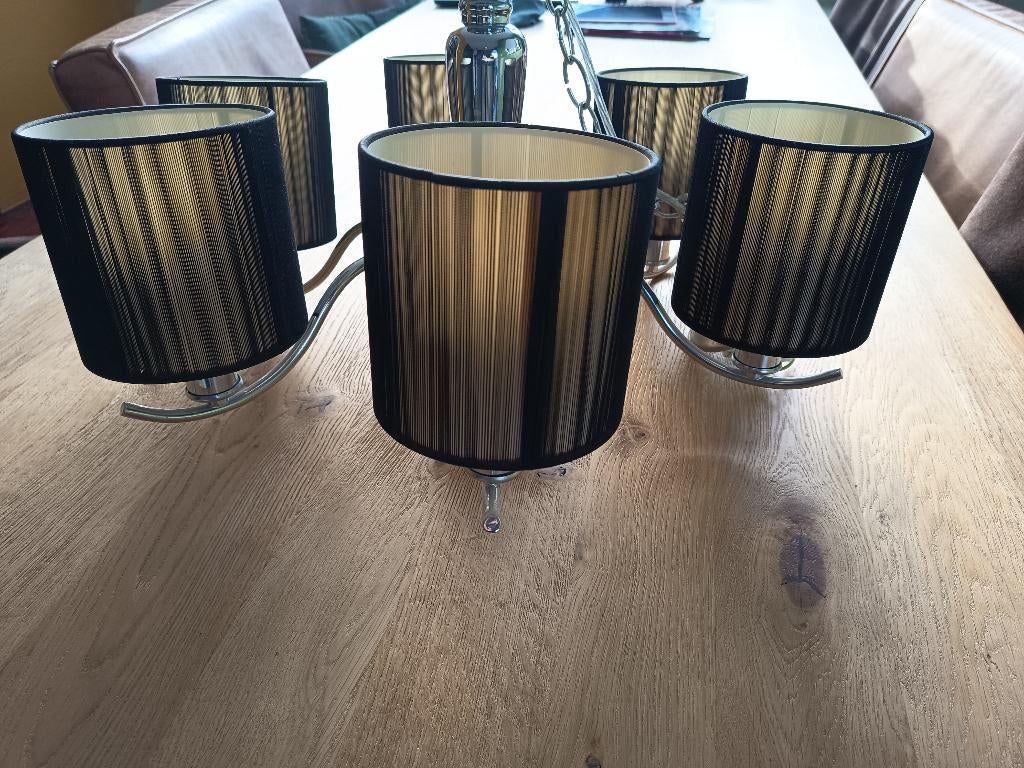 stijlvolle hanglamp van chroom, zwarte doorschijnende kapjes, Huis en Inrichting, Lampen | Hanglampen, Ophalen, Zo goed als nieuw