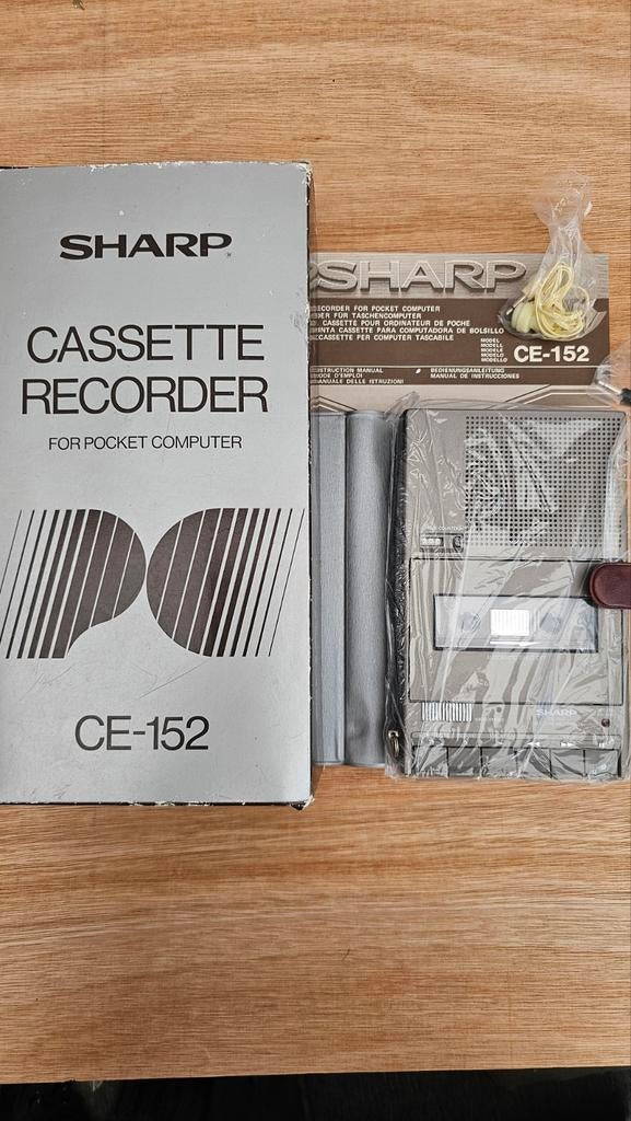 Sharp CE-152 cassette recorder – nieuw in doos – compleet, Ophalen of Verzenden, Bandrecorder