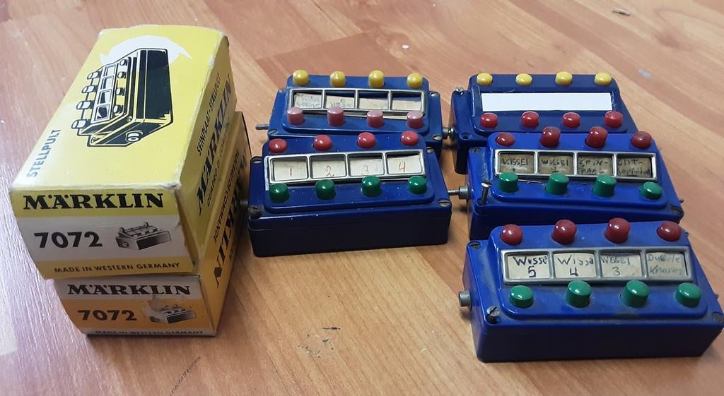 Zeven Marklin schakelkastjes., Ophalen of Verzenden, Wisselstroom, Wagon, Märklin
