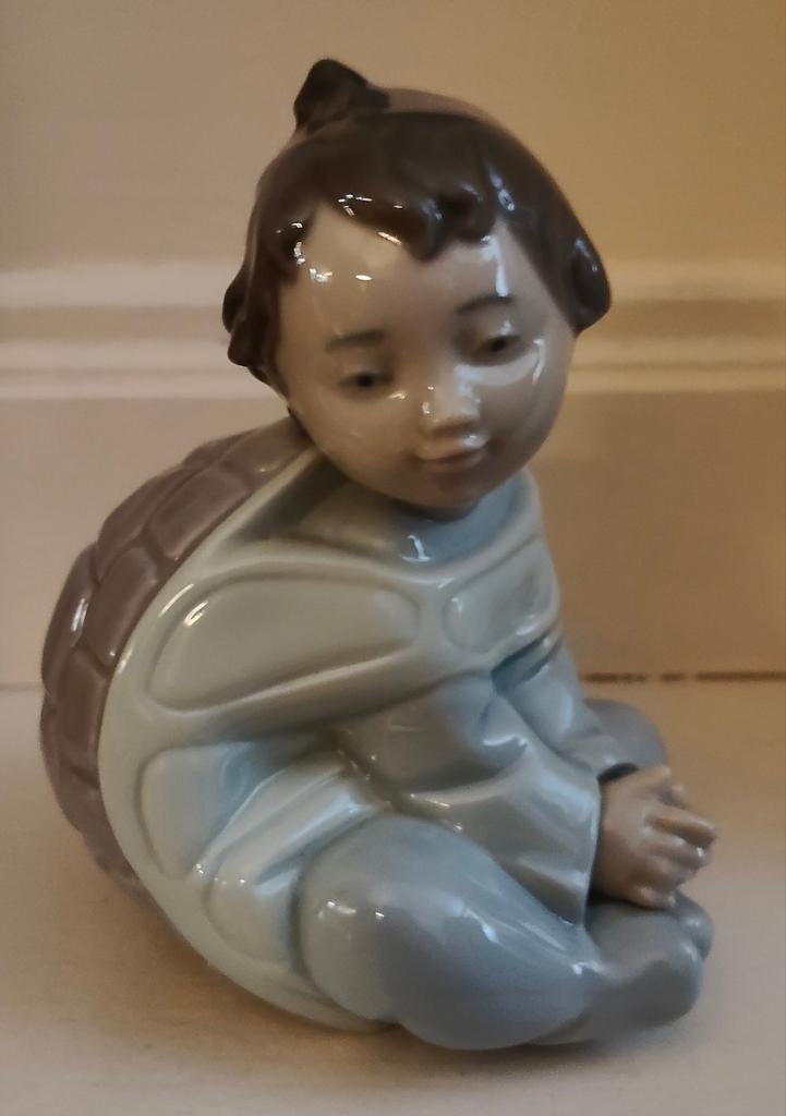 Beeldje My Little Turtle van Noa Lladró Artikel 02001474, Verzamelen, Ophalen of Verzenden, Nieuw, Mens