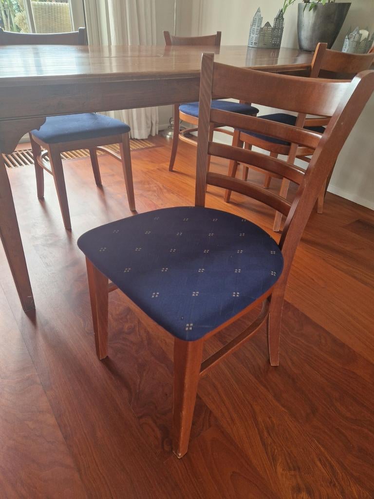 8 luxe houten eetkamer stoelen, slechts 20 euro per stuk!, Huis en Inrichting, Stoelen, Ophalen, Blauw, Klassiek, Zo goed als nieuw
