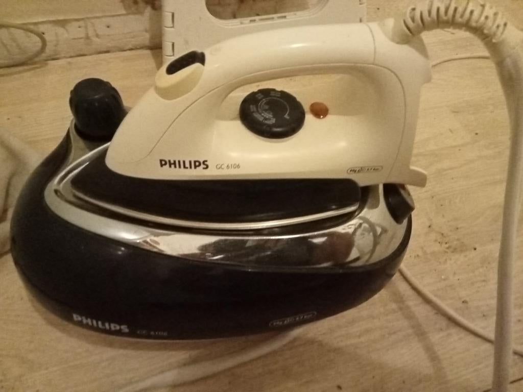 Philips GC 6106 Stoomstrijkijzer met stoomgenerator, Witgoed en Apparatuur, Strijkijzers en Strijkplanken, Ophalen, Gebruikt, Strijkijzer met snoer