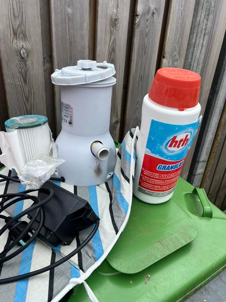 Zwembad pomp en toebehoren €10,-, Ophalen of Verzenden, Filter