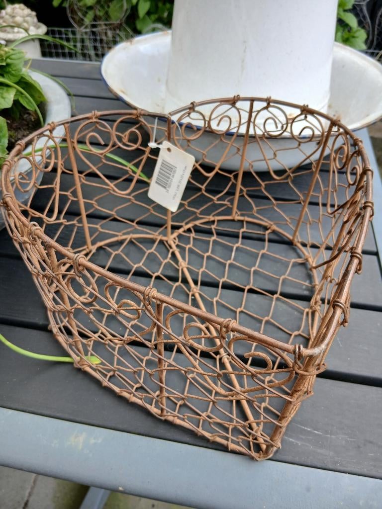 Hartvormig draadijzeren mandje, Ophalen of Verzenden, Rechthoekig, Riet