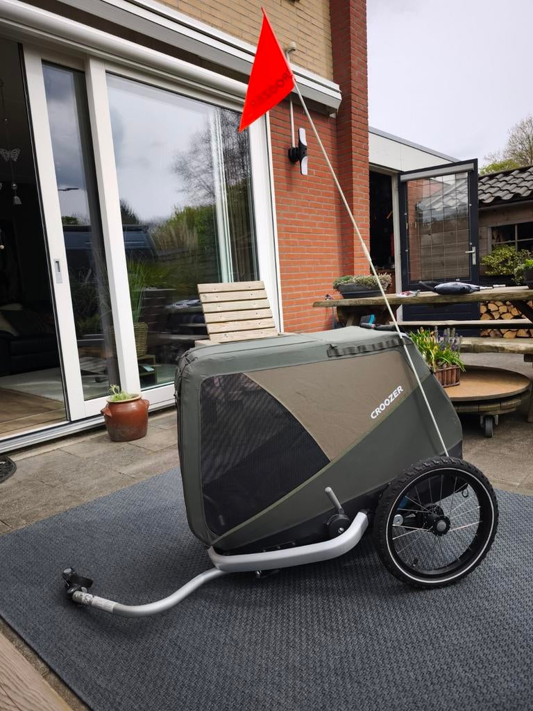 Croozer Enna mt L met buggy kit, regenhoes, hondenbed enz., Ophalen, Hondenkar, Vering