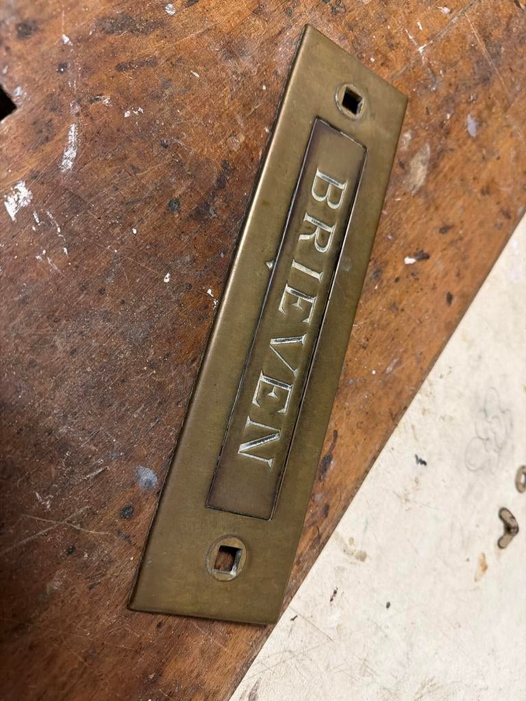 Antieke Messing Brievenbusklep met 'Brieven' inscriptie, Huis en Inrichting, Deurbellen, Gebruikt, Ophalen of Verzenden