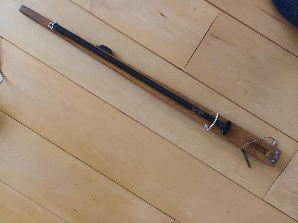 Roertje, helmstok met joystick en neerhaler Mirror dinghy, Ophalen