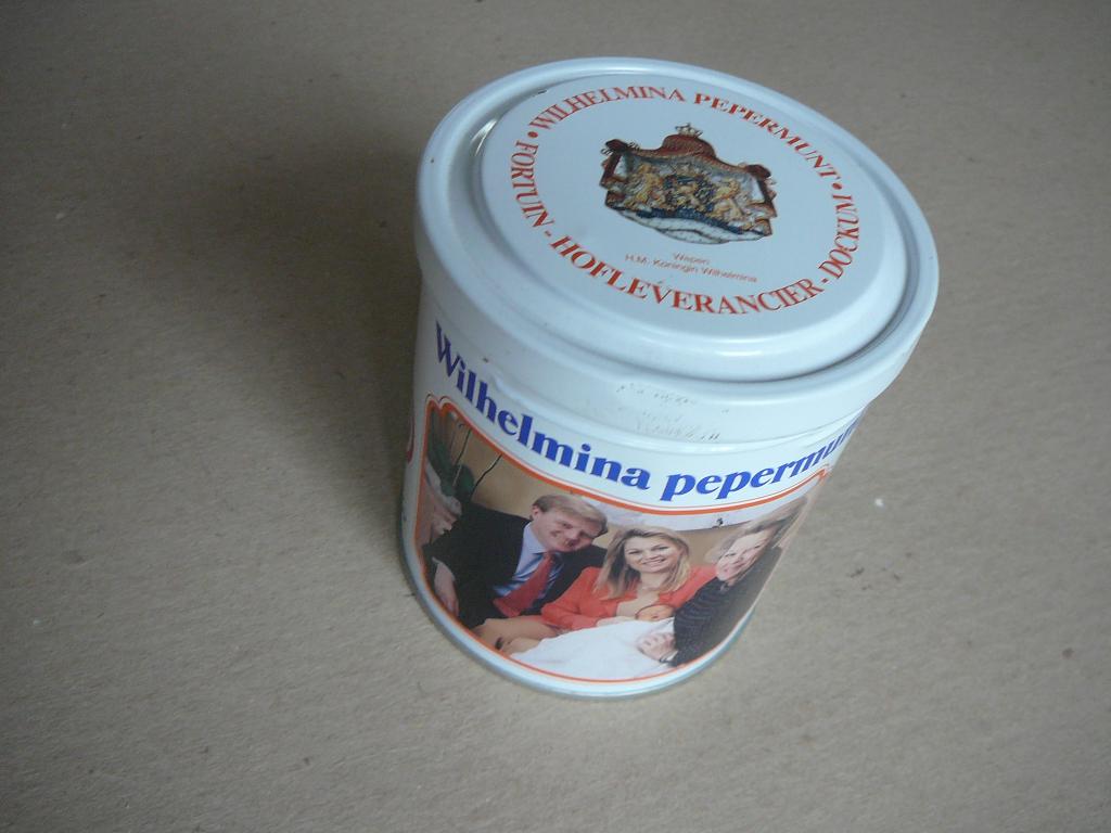 blikje Wilhelmina pepermunt met Beatrix, W-A, Maxima, Amalia, Verzamelen, Blikken, Ophalen of Verzenden, Gebruikt, Overige