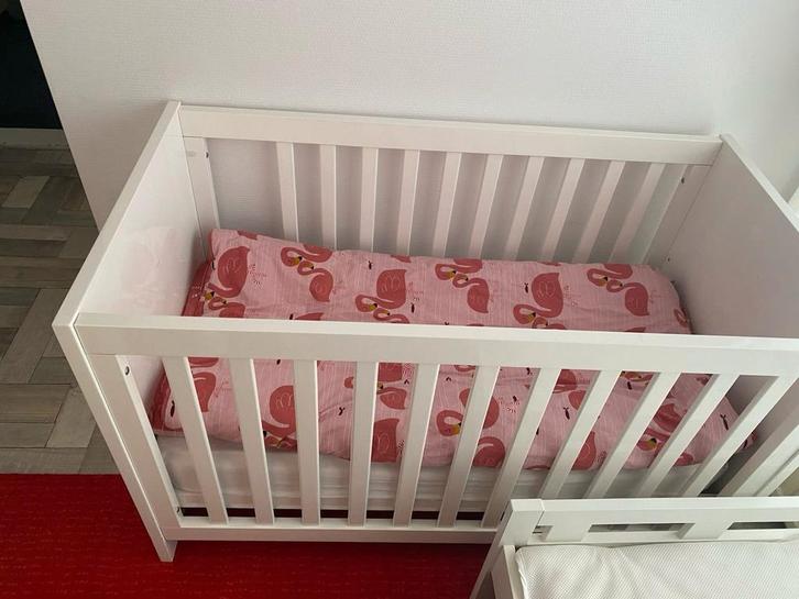 Wit ledikant met roze flamingo dekbed, Kinderen en Baby's, Babywiegjes en Ledikanten, Gebruikt, Ledikant, Ophalen of Verzenden