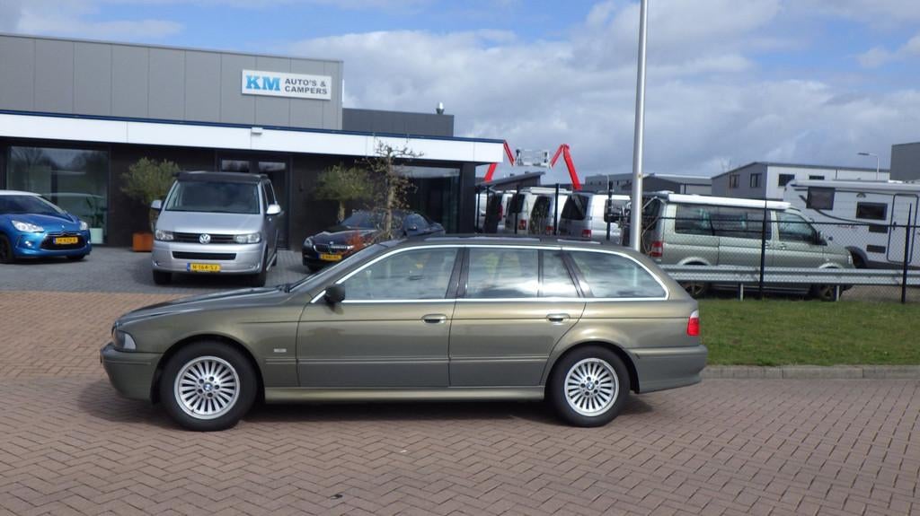 BMW 5-serie Touring 525i youngtimer hele aparte kleur zeldza, Auto's, BMW, Automaat, Achterwielaandrijving, Zwart, Traction-control